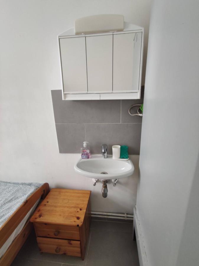 Frühstückspension With Privat Shower In 3